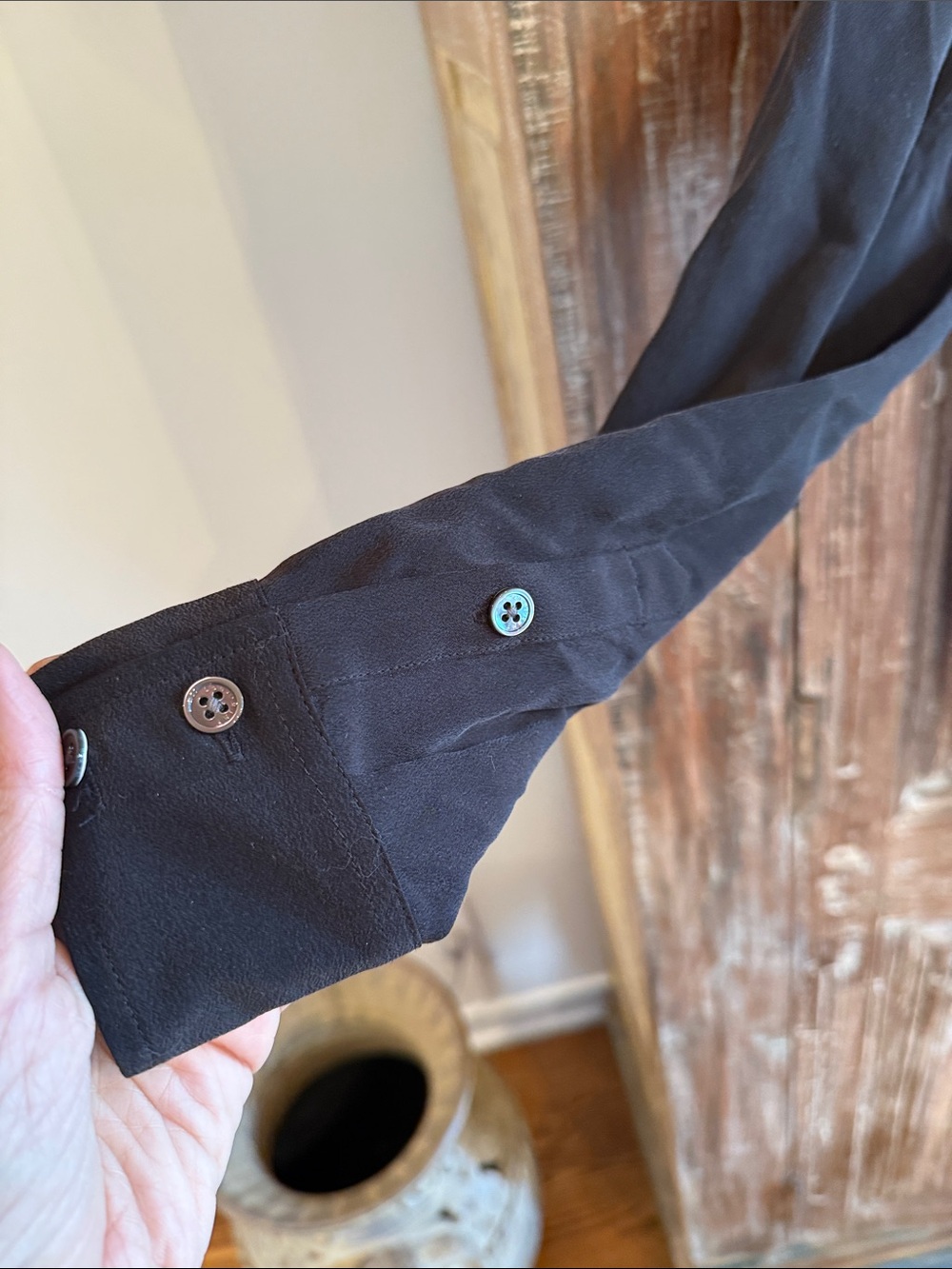 Equipment 100% silk Black Lightweight Button-Front Shirt - Picture 3 of 13